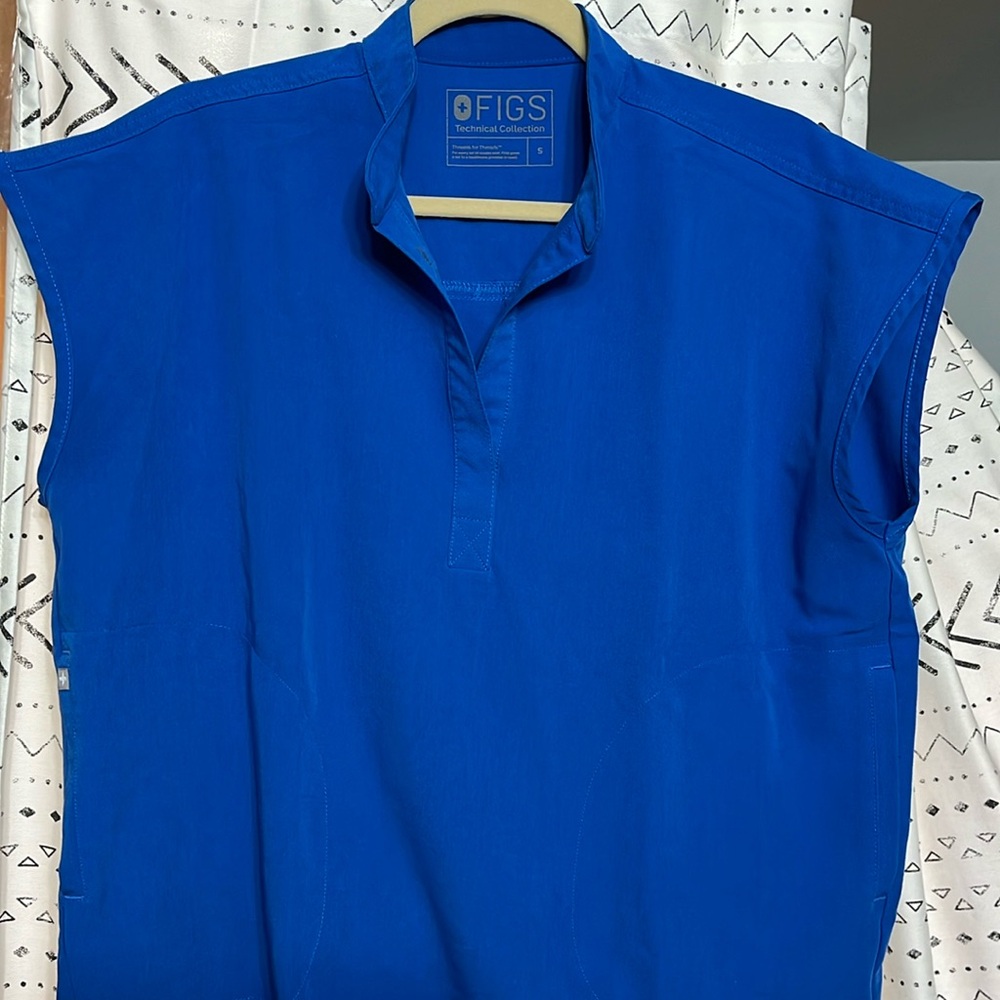 FIGS Rafaela Oversized Scrub Top - Royal Blue